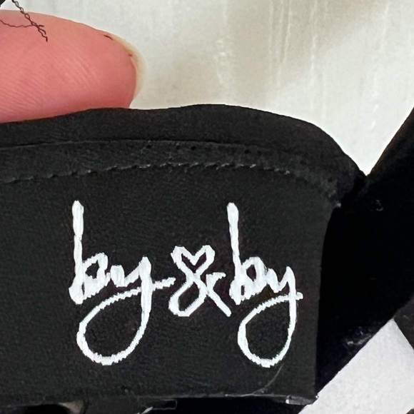 By & By Blouse Sz M Striped V-Neck ¾ Sleeve Cold Shoulder Lightweight - Picture 5 of 9